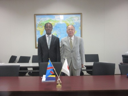 Rector Disashi and Professor Yasuharu Nishimura, Dean of the Faculty of Life Sciences