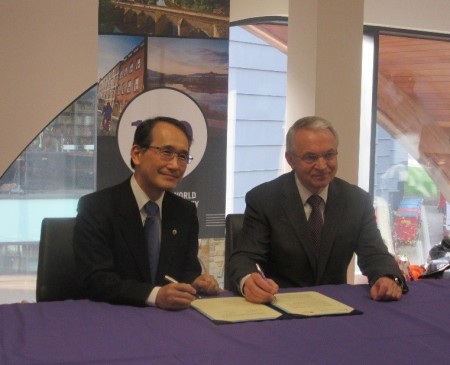 Vice-Chancellor Corbridge and Vice-President Takashima at the signing ceremony at Durham University